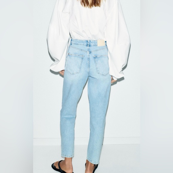 Zara Light Wash Mom Jeans - Picture 3 of 10